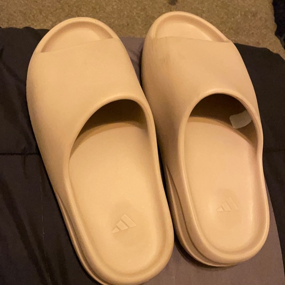 Sandals_&_Flip_Flops